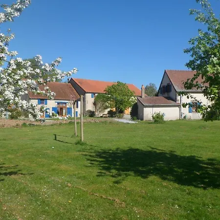 Familial En Ferme Equestre Avec Piscine, Nature Et Confort A - Fr-1-489-466 Souvigny