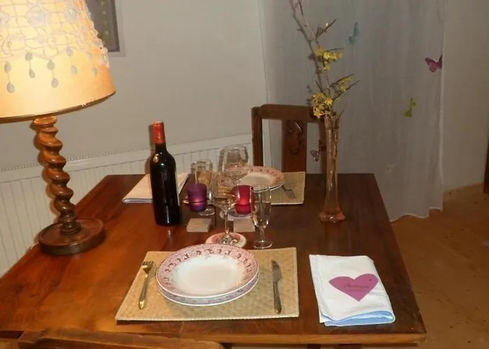 Hébergement de vacances Nature à Avec Piscine Et Wifi - Fr-1-489-466 *